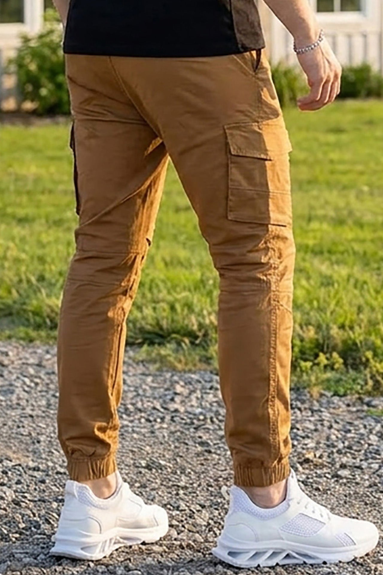 VIVE Camel men's cargo pants made from premium cotton twill fabric.