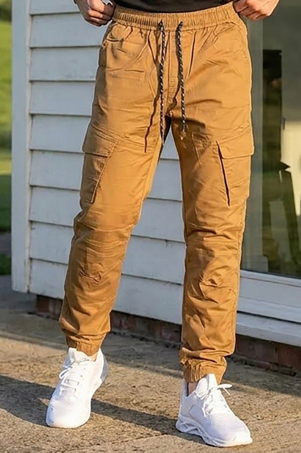VIVE Camel regular fit cargo pant with functional multiple pockets.